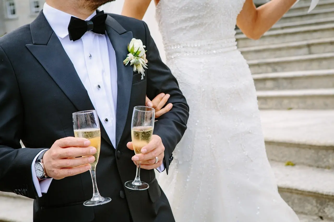 Marié-avec-champagne